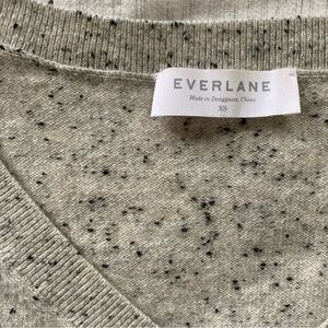 EVERLANE 100% Cashmere V-Neck Knit Sweater in Gray Speckle - Size XS